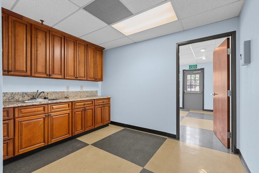 More Photos Of 8421 Auburn Blvd, Citrus Heights Office For Lease