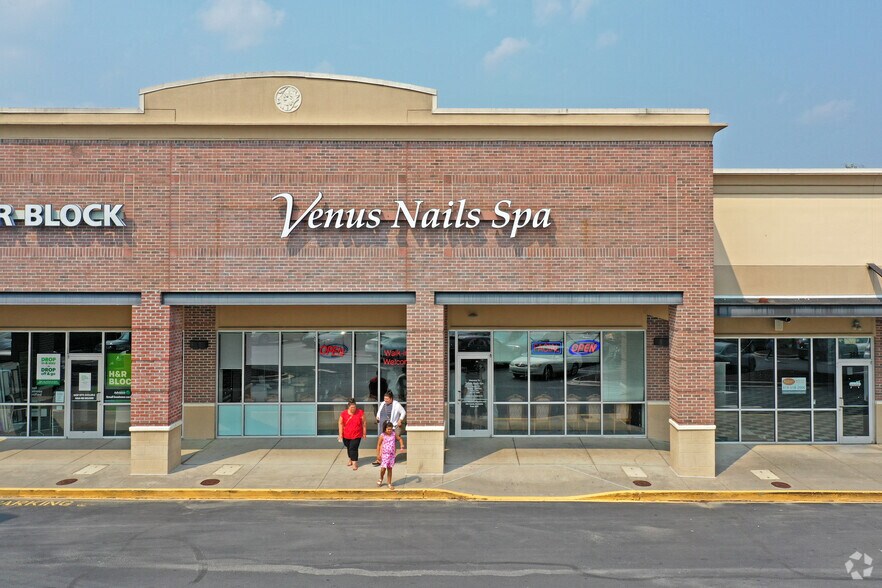 More Photos Of 360-430 E Hanes Mill Rd, Winston-Salem Unknown For Lease