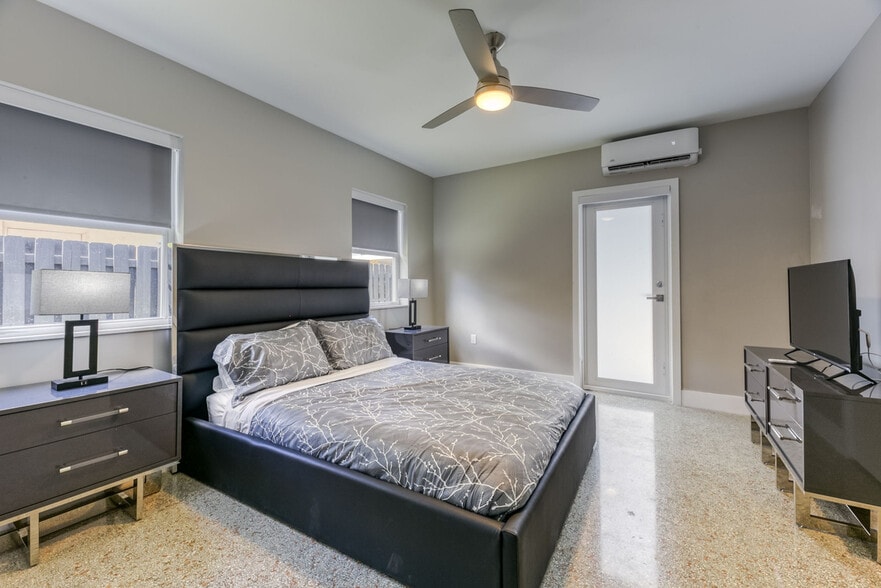 More Photos Of 2009-2025 NE 26th St, Wilton Manors Apartments For Sale