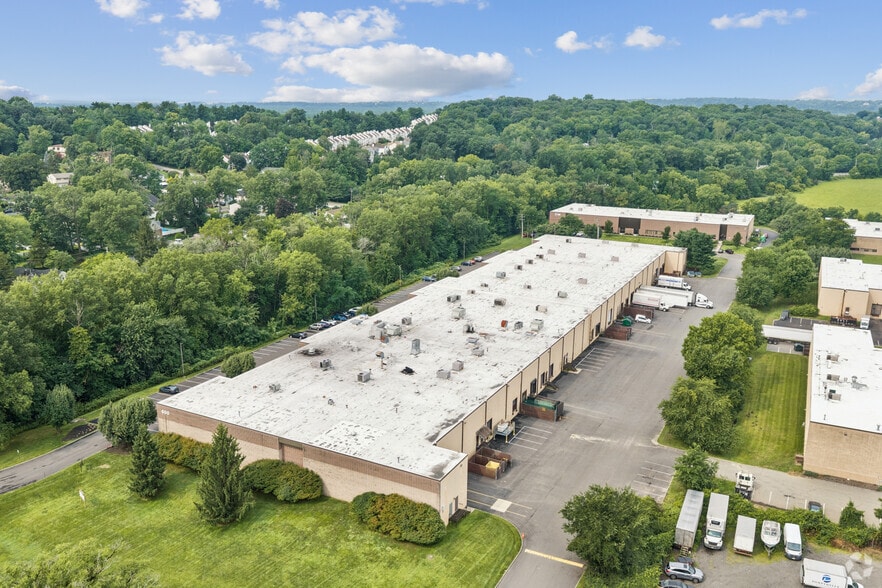More Photos Of 600 Ryerson Rd, Lincoln Park Warehouse For Lease
