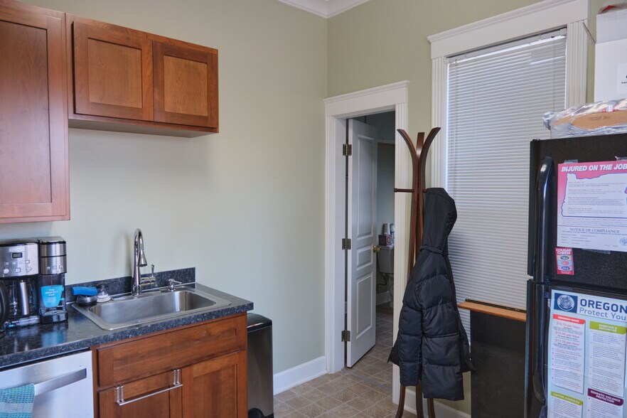 More Photos Of 1491 Commercial St SE, Salem Office Residential For Sale