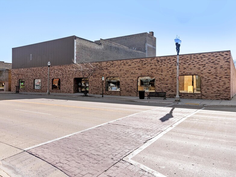 More Photos Of 1816 Washington St, Two Rivers General Retail For Sale