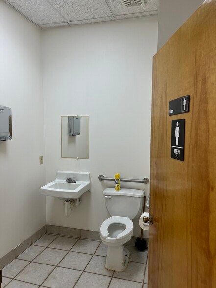 More Photos Of 103 Jack Heard Dr, Dawsonville Flex For Lease