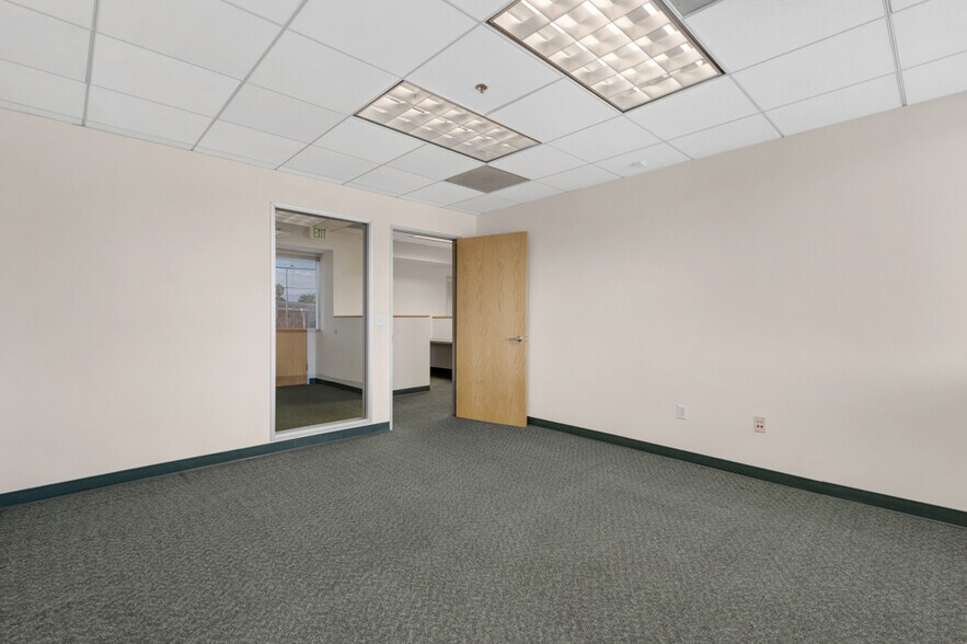 More Photos Of 6445 Sepulveda Blvd, Van Nuys Office For Lease