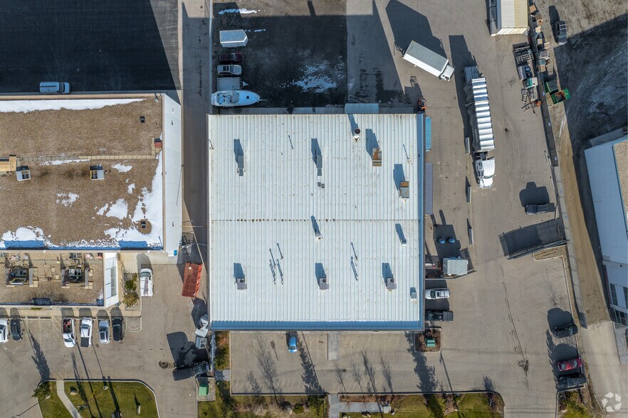 More Photos Of 4430 112th Ave SE, Calgary Light Distribution For Lease