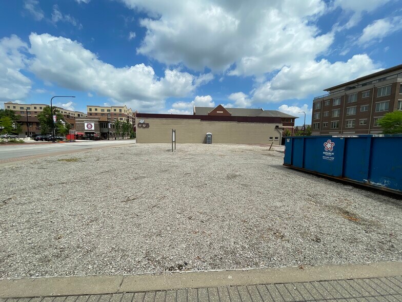 More Photos Of 105 S Main St, Mount Prospect Land For Lease