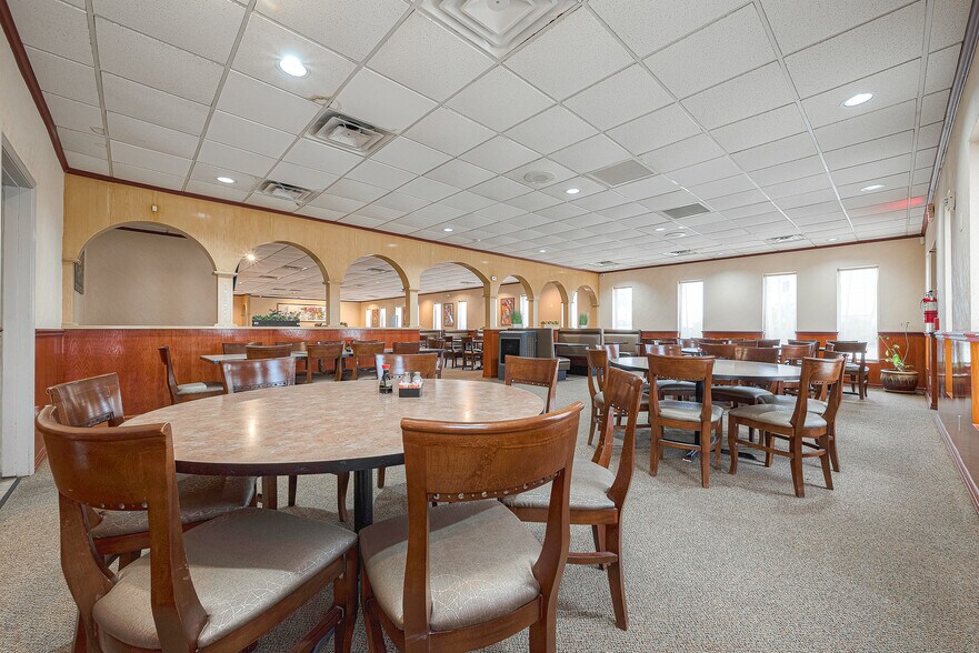 More Photos Of 1127 Marina Bay Dr, Kemah Restaurant For Sale