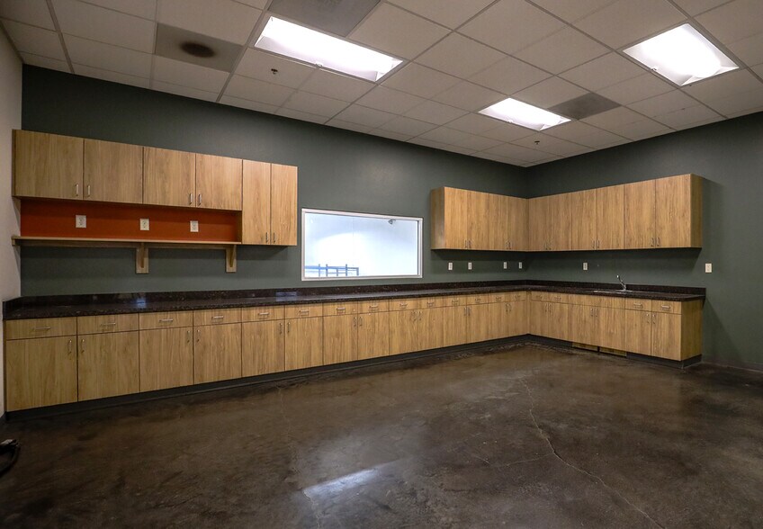 More Photos Of 1807 E 48th Pl, Los Angeles Warehouse For Lease