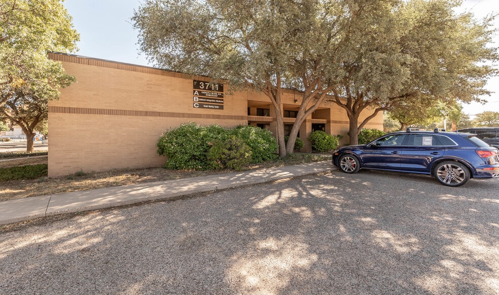 More Photos Of 3711 20th St, Lubbock Office For Sale