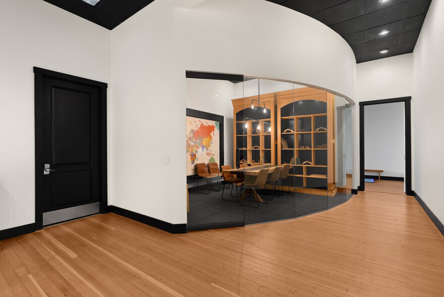 More Photos Of 11 5th St, Petaluma Loft Creative Space For Sale