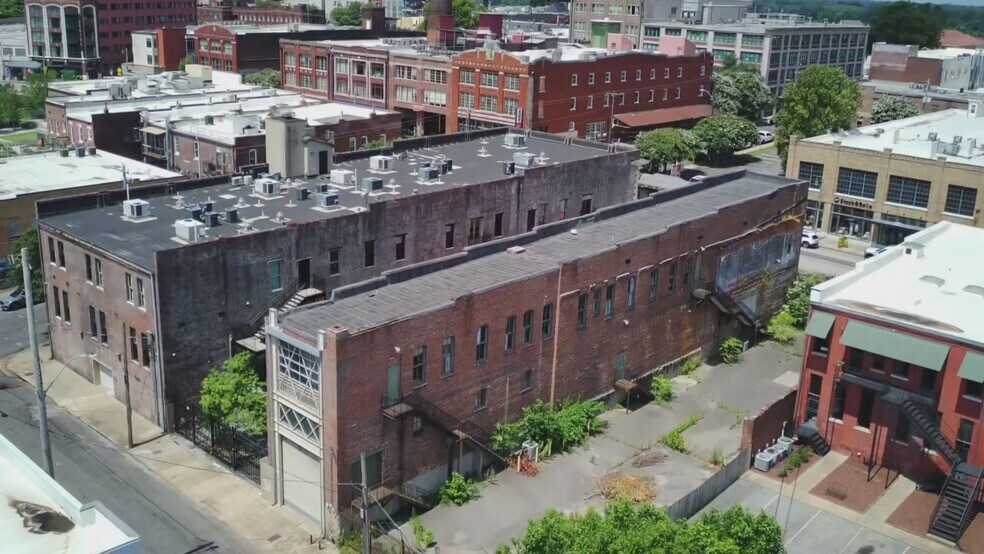 More Photos Of 390 S Main St, Memphis Office For Sale