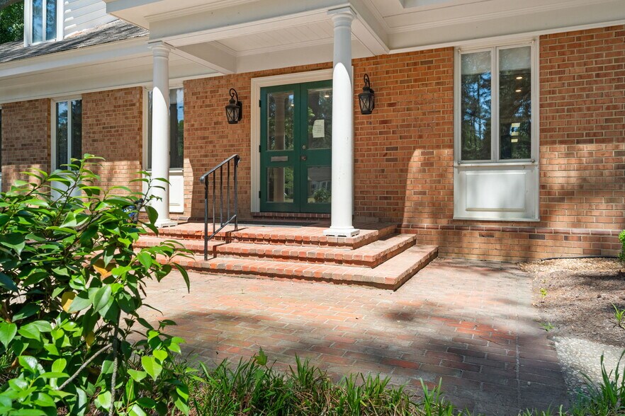 More Photos Of 678 Rappahannock Dr, White Stone Office For Sale