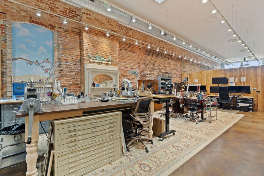 More Photos Of 925 Main St, Bastrop Office Residential For Sale