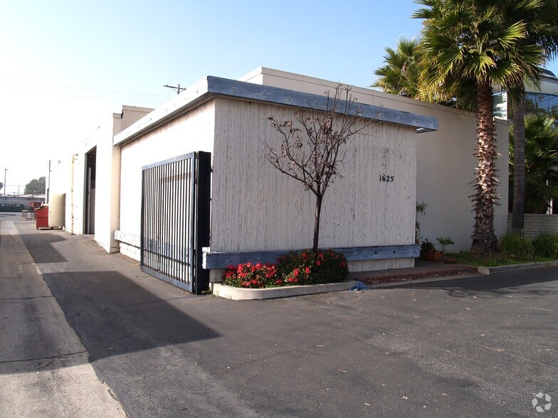 More Photos Of 1625 Placentia Ave, Costa Mesa Manufacturing For Lease