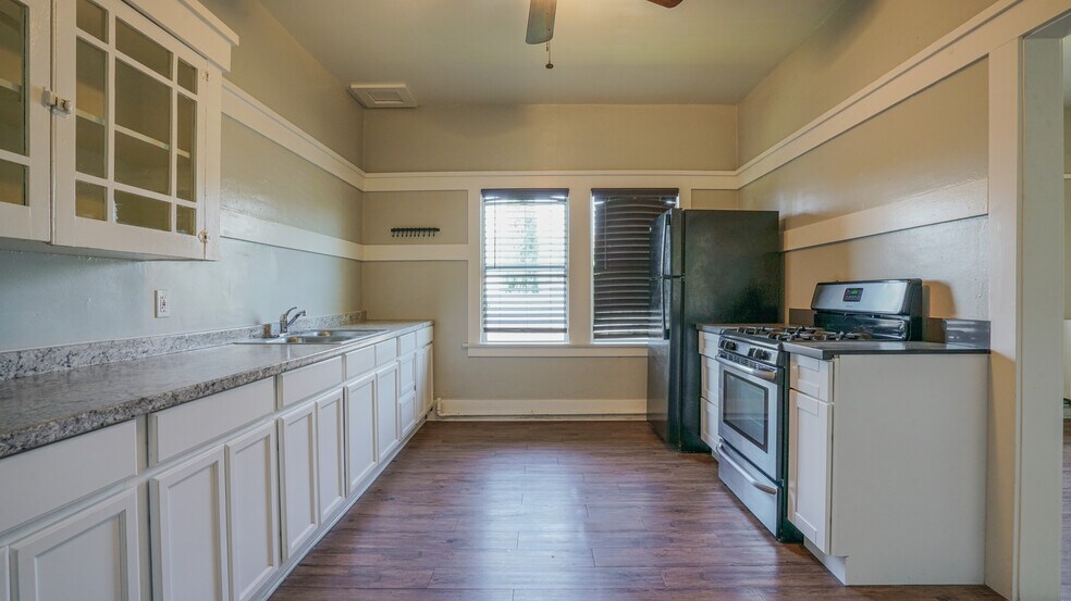 More Photos Of 2617 Jeffries Ave, Los Angeles Apartments For Sale