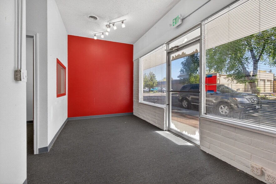 More Photos Of 1109-1115 Kimbark St, Longmont Storefront For Lease