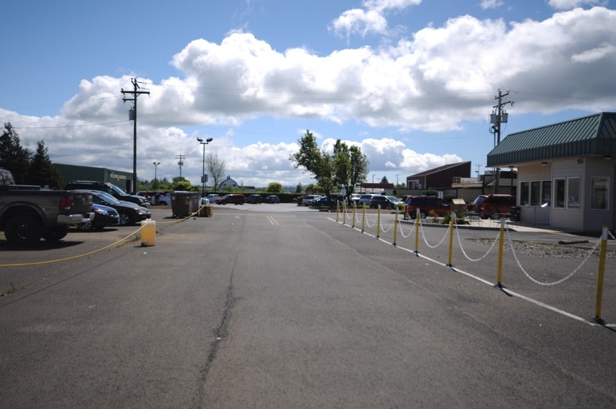 More Photos Of 1865 Main Ave N, Tillamook Storefront For Sale