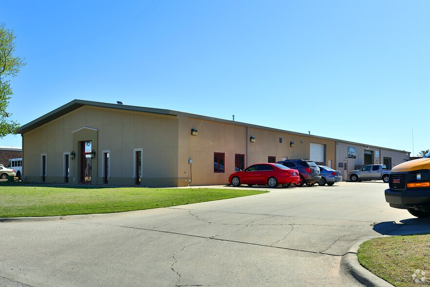 More Photos Of 2745 Broce Dr, Norman Warehouse For Lease