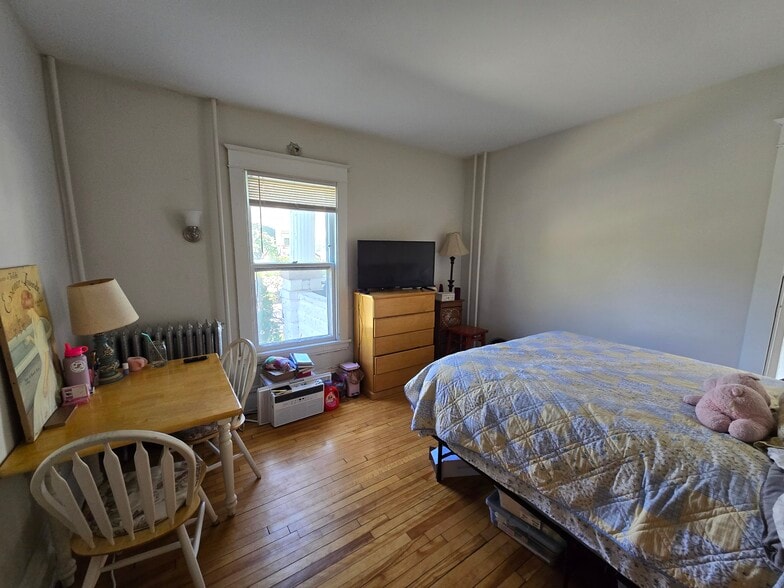 More Photos Of 2205 Pleasant Ave S, Minneapolis Apartments For Sale