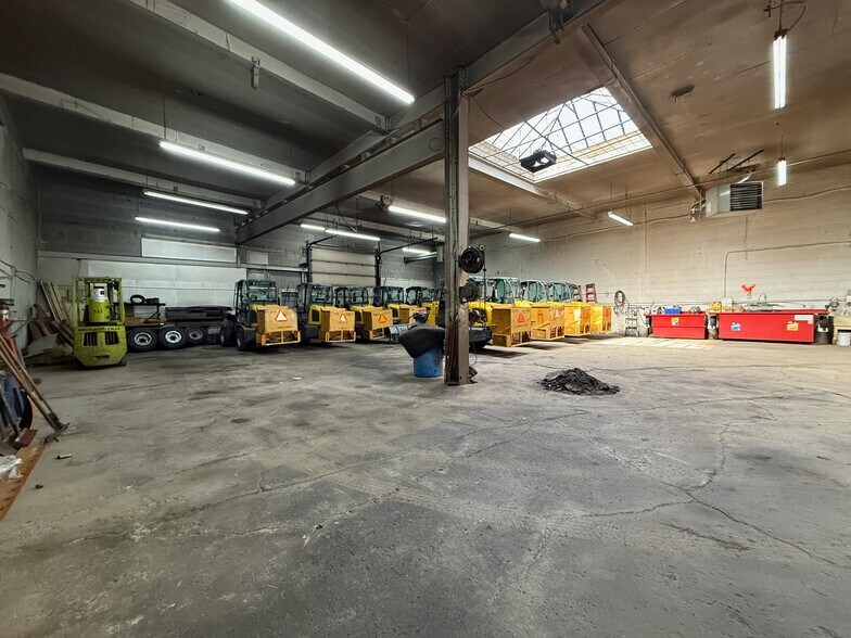 More Photos Of 4278 St Frontenac, Frontenac Auto Repair For Sale