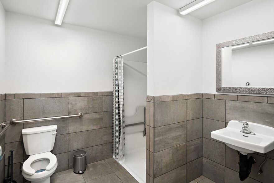 More Photos Of 548 Basin St SW, Ephrata Service For Sale