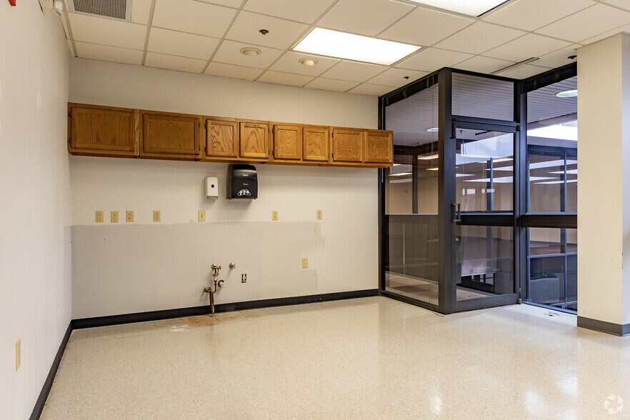 More Photos Of 100 E Campus View Blvd, Columbus Office For Lease