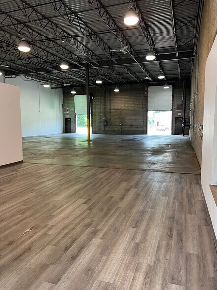 More Photos Of 29300 Clemens Rd, Westlake Warehouse For Lease