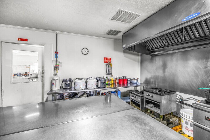 More Photos Of 697 W Cherry St, Jesup Restaurant For Sale