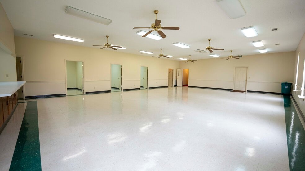 More Photos Of 123 N 5th St, Cochran Religious Facility For Sale