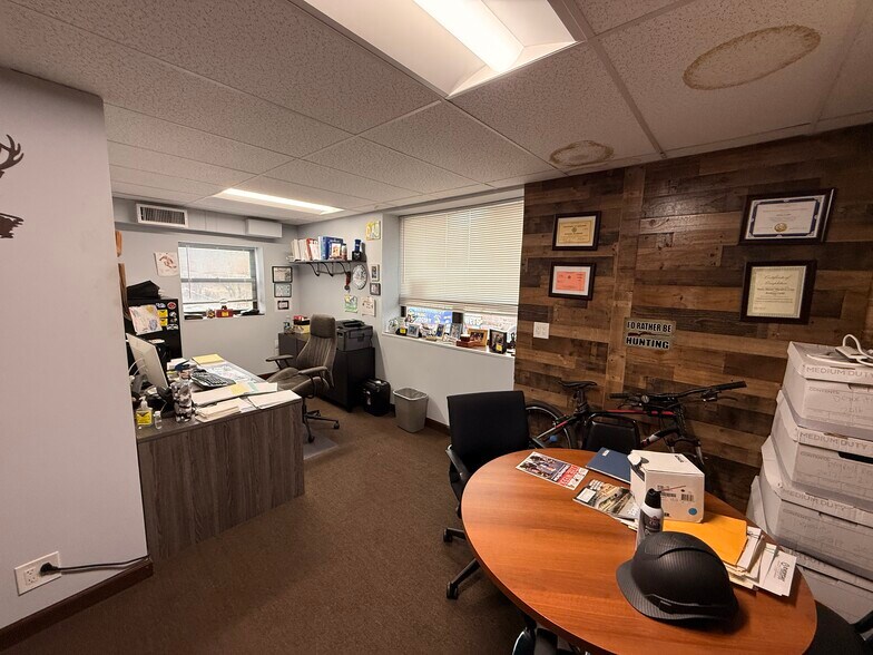 More Photos Of 7310 88th St, Glendale Office For Lease