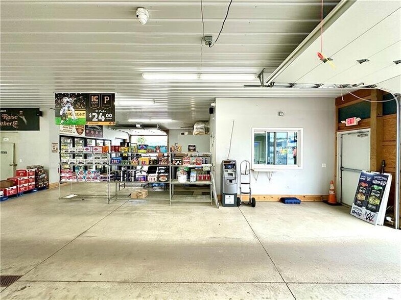 More Photos Of 1814 W State St, New Castle Convenience Store For Sale