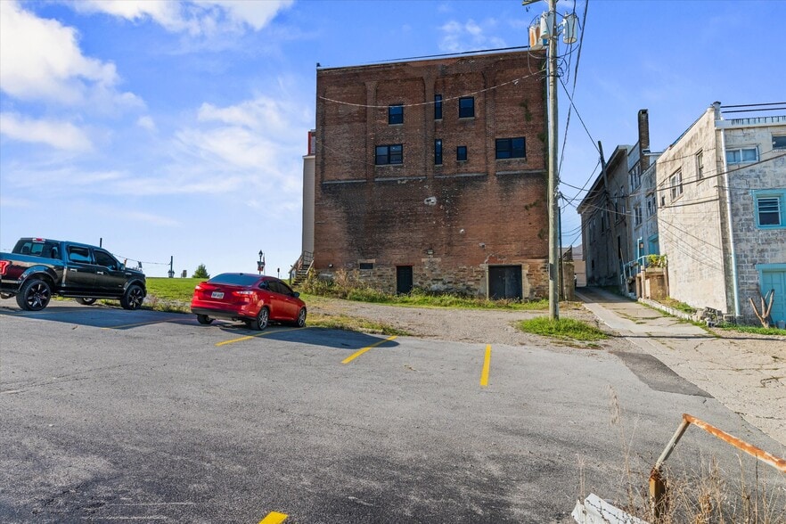 More Photos Of 127-131 W Market St, Cadiz Storefront Retail Residential For Sale