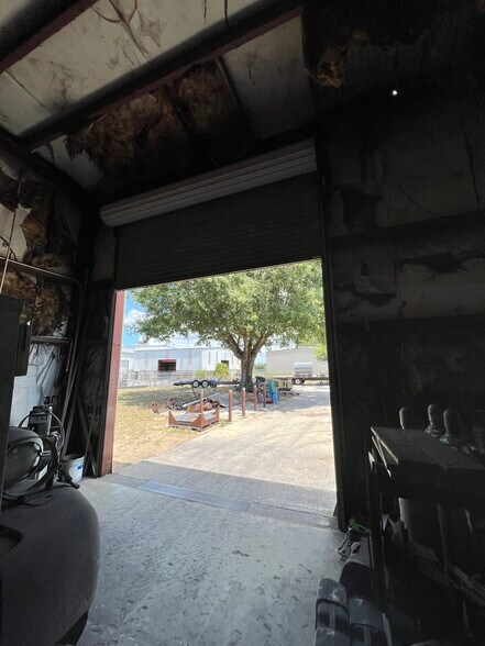 More Photos Of 250 Southridge Industrial Dr, Tavares Warehouse For Lease