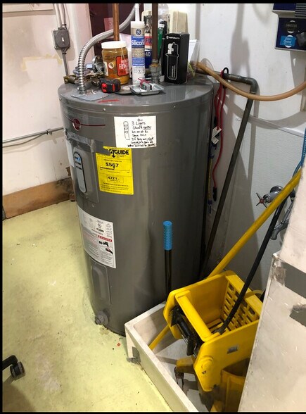 More Photos Of 709 W Belden Ave, Chicago Storefront Retail Residential For Lease