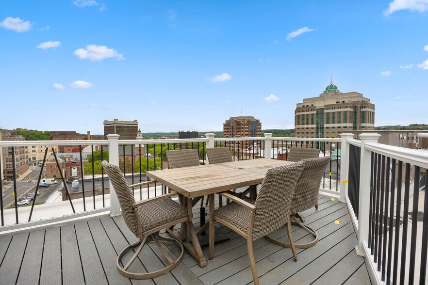 More Photos Of 76 N Pearl St, Albany Apartments For Lease