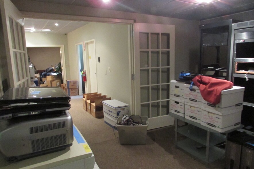 More Photos Of 20 Industrial Dr, Middletown Light Manufacturing For Sale