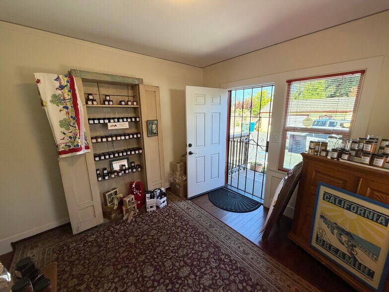 More Photos Of 720 E Washington St, Petaluma Office For Sale