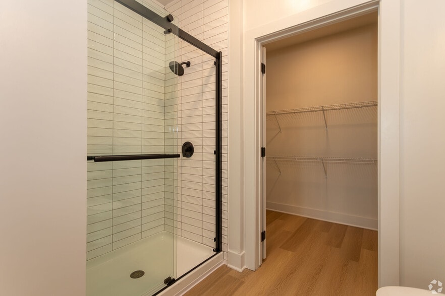 More Photos Of 930 W Mallard Creek Church Rd, Charlotte Apartments For Lease