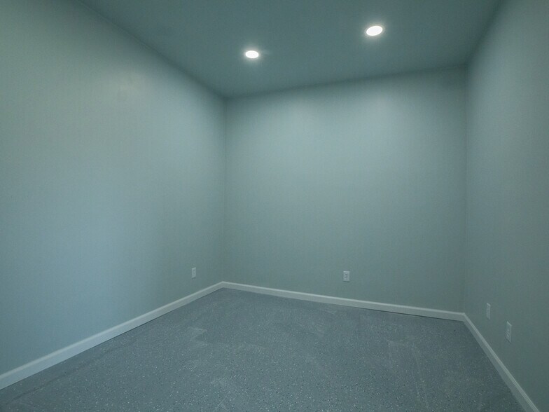 More Photos Of 12509 20th H St, Watford City Industrial For Sale