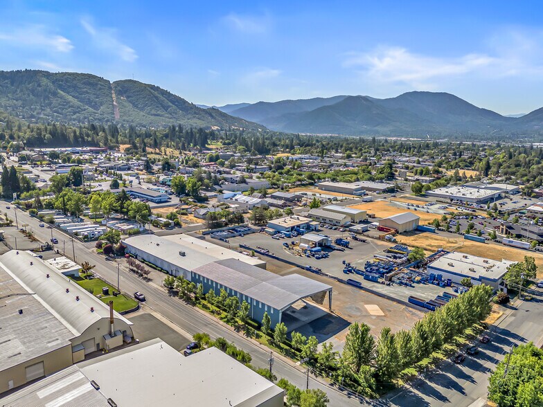 More Photos Of 1990 NW Washington Blvd, Grants Pass Warehouse For Sale