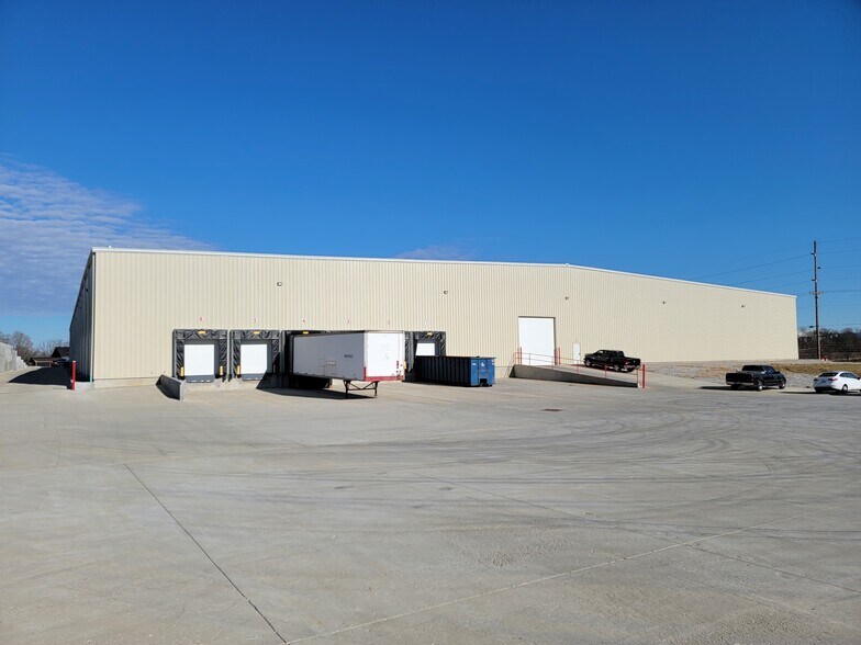 More Photos Of 101 Corporate Dr, Frankfort Warehouse For Lease