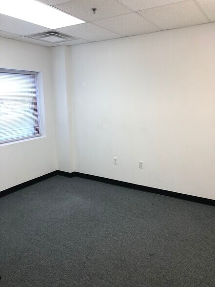 More Photos Of 8120-8144 Flannery Ct, Manassas Warehouse For Lease