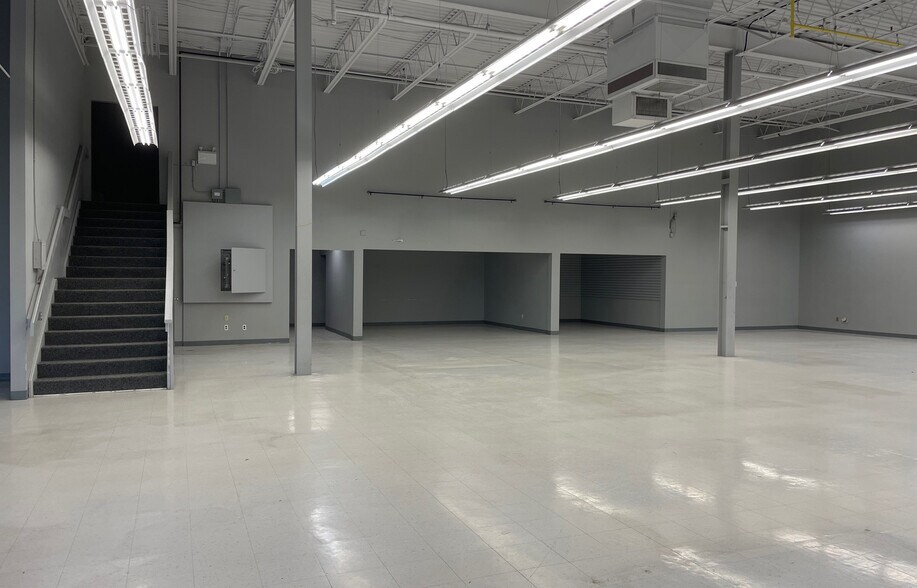 More Photos Of 1170 St James St, Winnipeg Storefront Retail Office For Lease