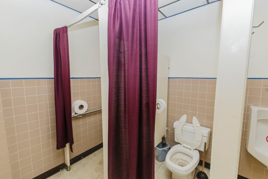 More Photos Of 1560 S Topeka St, Wichita Lodge Meeting Hall For Sale