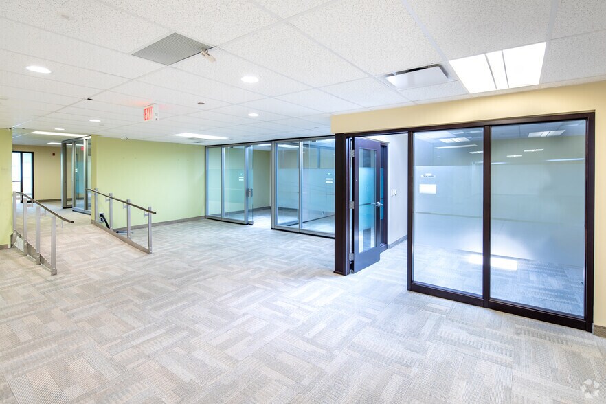 More Photos Of 600 Weber St N, Waterloo Office For Lease
