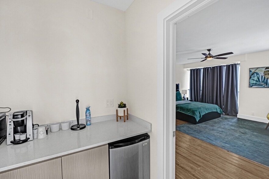 More Photos Of 3020-3024 Seville St, Fort Lauderdale Hotel For Sale