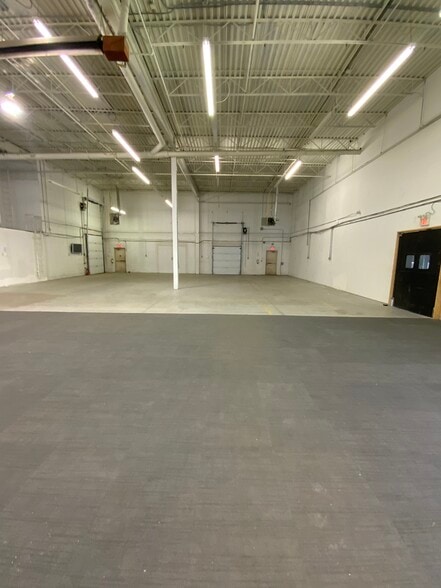 More Photos Of 2908 2nd Ave SE, Calgary Warehouse For Lease