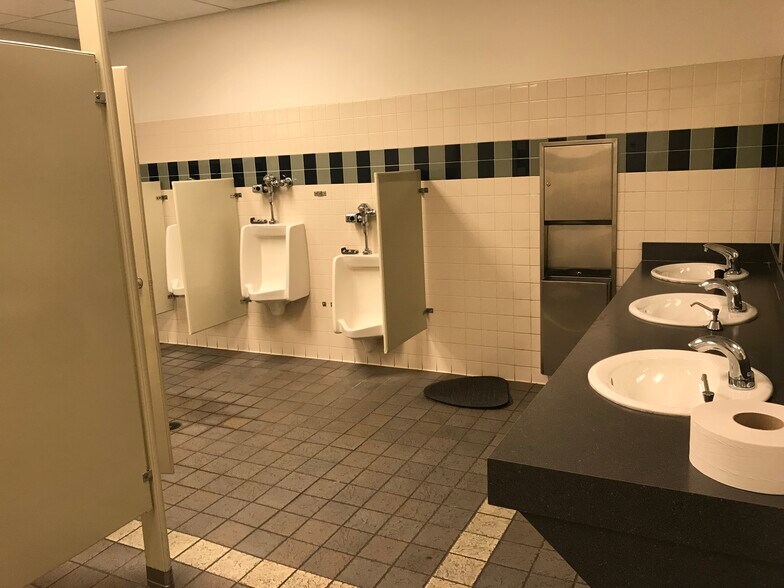 More Photos Of 1000 Meade St, Dunmore Medical For Lease