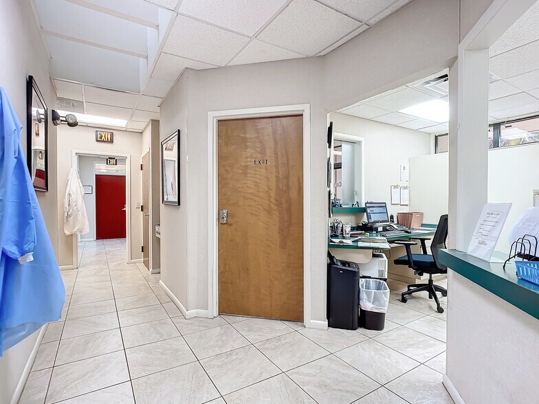 More Photos Of 405 Downing St, New Smyrna Beach Medical For Sale