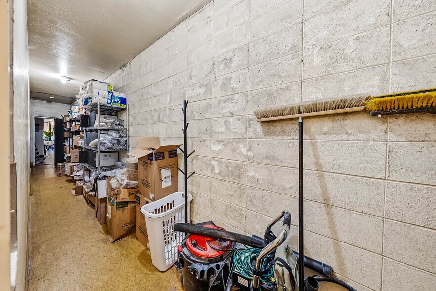 More Photos Of 239 SE G St, Grants Pass General Retail For Sale